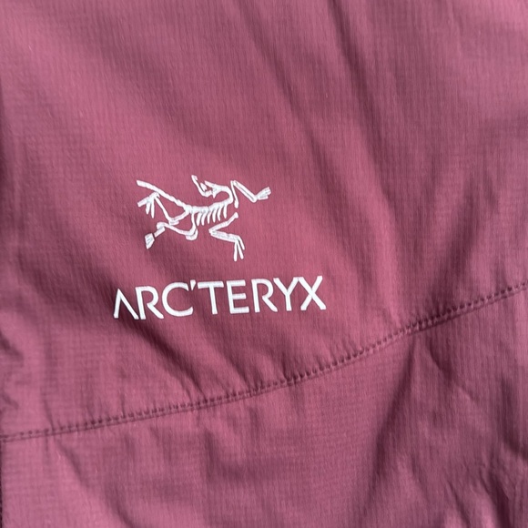 Maroon never been worn Arc’teryx - Picture 3 of 4